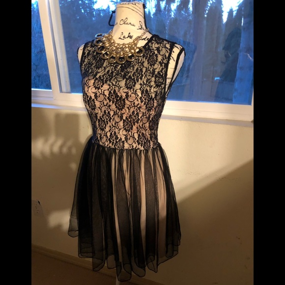 Speechless/Woman’s Lace Dress. Sz Medium - Picture 10 of 10